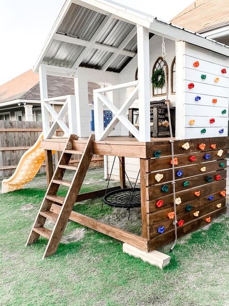 Play Set Landscaping, Kids Playhouse Outdoors, Kids Backyard Playground, Play Area Backyard, Backyard Kids Play Area, Tree House Diy, Landscaping Backyard, Backyard Playhouse, Diy Playground