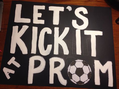 Soccer promposal Soccer Hoco Signs, Sadie Proposals, Hoco Proposals Ideas Soccer, Prom Asks, Promposal Ideas For Him, Soccer Hoco Proposals Ideas, Soccer Prom Proposal, Prom Posals, Soccer Promposal