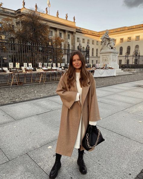 𝑳𝑰𝑽𝑰𝑨 𝑨𝑼𝑬𝑹 on Instagram: “Camel coat life ✨” Long Dress Outfit Ideas, Maxi Dress Outfit Ideas, Livia Auer, Long Dress Outfit, Vinter Mode Outfits, Long Camel Coat, Long Coat Outfit, Camel Coat Outfit, Winter Coat Outfits