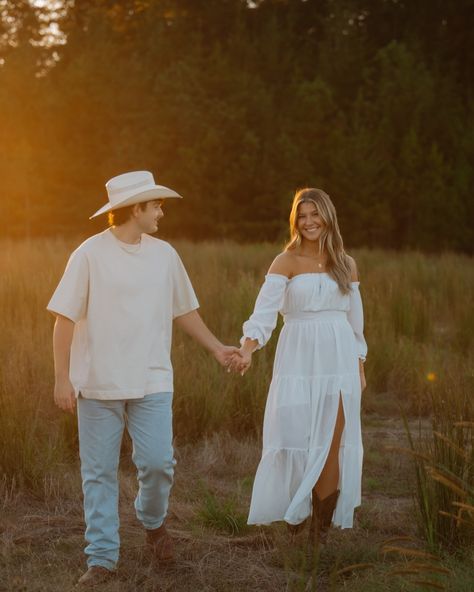 was this the most perfect session? the correct answer is ABSOLUTELY⛰️🤍💌🌞 Mckenna and Aidan were the sweetest, most precious couple. I had the most fun time shooting this couple session! ✿ ✿ ✿ ✿ 🏷️: #northgeorgiaphotographer #lifestylephotography #northgeorgiaphotographer #photographer #seniorsunday #seniorsession #seniorphotographer #seniorphotoshoot #lifestylephotography #lifestyleshoot #explorepage #explorepage† #ellijaygaphotographer #collegephotographer #photographerlife #reelsinst... Couple Session, Photographers Life, Senior Photoshoot, North Georgia, Senior Session, Fun Time, Senior Photographers, Lifestyle Photography, Good Times