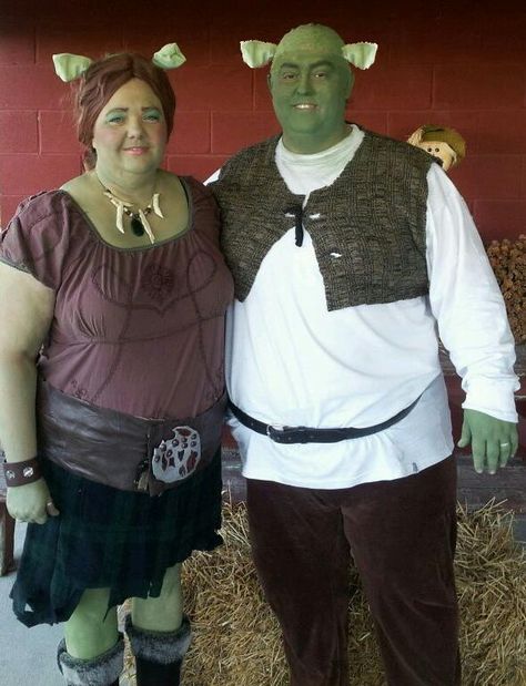 Hubby and I as Shrek and Fiona (from Shrek Forever After) Shrek And Fiona Costume, Costume Halloween Duo, Fiona Costume, Shrek And Fiona, Halloweenský Makeup, Halloween Duos, Matching Halloween Costumes, Pretty Halloween Costumes, Duo Halloween Costumes