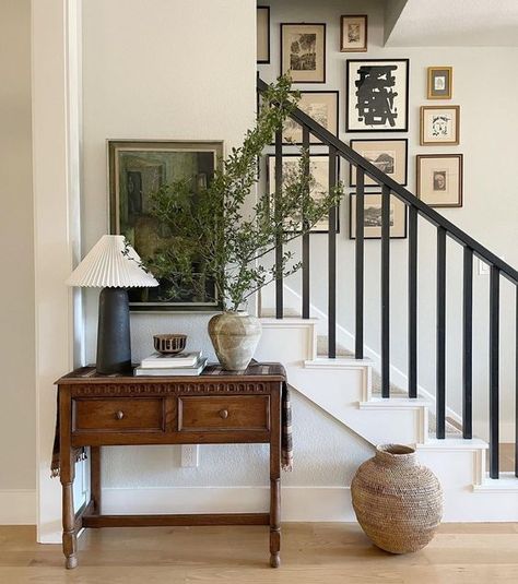 25 Chic Studio McGee Entryway Ideas 61 25 Chic Studio McGee Entryway Ideas Studio Mcgee Entryway, Mcgee Entryway, Stair Case, Casa Vintage, Entryway Ideas, Spring Is Here, Home N Decor, Dream Home Design, 인테리어 디자인