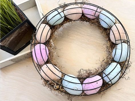 Egg Wreath Diy, Wire Wreaths, Easter Egg Wreath Diy, Unique Easter Eggs, Pastel Paint, Spring Easter Eggs, Rustic Easter, Egg Wreath, Wire Wreath Forms