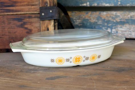 Vintage Pyrex Town & Country Divided 1.5 Quart Casserole by OneRustyNail Country Cross Stitch, Fall Tableware, Cute Town, Bake Something, Pyrex Casserole Dish, Fall Kitchen Decor, Retro Kitchen Decor, Fall Kitchen, Town Country