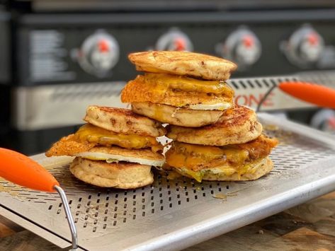 CJ's Cinnamon Roll Breakfast Sandwich – Blackstone Products Corn Appetizers, Cinnamon Roll Breakfast, Cooking Popcorn, Canned Cinnamon Rolls, Breakfast Sausage Patties, Pillsbury Cinnamon Rolls, Sausage Patties, Bacon Fries, Egg Rings