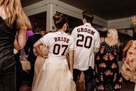 Bride And Groom Baseball Jersey, Basketball Themed Wedding, Mascarade Wedding, Steelers Wedding, Baseball Themed Wedding, Football Wedding Theme, Basketball Wedding, Engagement Party Themes, Sports Themed Wedding