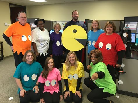 Creative Halloween costume for the office | Pac-Man Office Coworker Halloween Costumes, Coworker Halloween Costumes, Office Group Halloween Costumes, Care Bears Halloween Costume, Halloween Dress Up Ideas, Office Halloween Costumes, Costumes For Work, Halloween Office Party, Dress Up Ideas