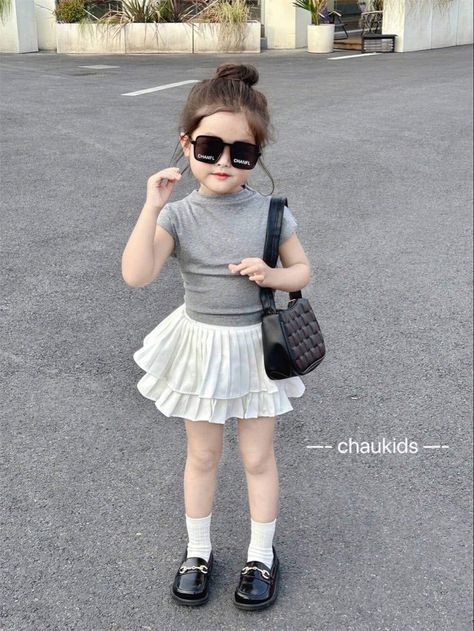 Madonna Vogue, Magical Childhood, Toddler Ootd, Girl Ootd, Teen Boy Outfits, Baby Inspiration, Online Kids Clothes, Children Playing, Open The Door