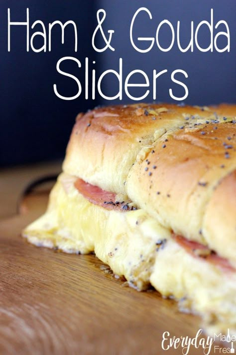 These Ham & Gouda Sliders are crowd pleasers. Melty gouda cheese and juicy ham come together with a buttery poppy seed topping that is simply amazing. | EverydayMadeFresh.com Appetizers For Party Crowd Pleasers, Sliders Appetizers, Gouda Cheese Recipes, Ham Appetizers, Juicy Ham, Roast Beef And Cheddar, Ham Sliders, Party Crowd, Party Dip Recipes