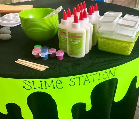 Steam Party Ideas, Birthday Party Slime Station, Slime Centerpieces Ideas, Slim Party Ideas, Science Bday Party Ideas, Mad Scientist Birthday Party Ideas, Diy Slime Party Ideas, Slim Birthday Party Ideas, Mad Scientist Day At School