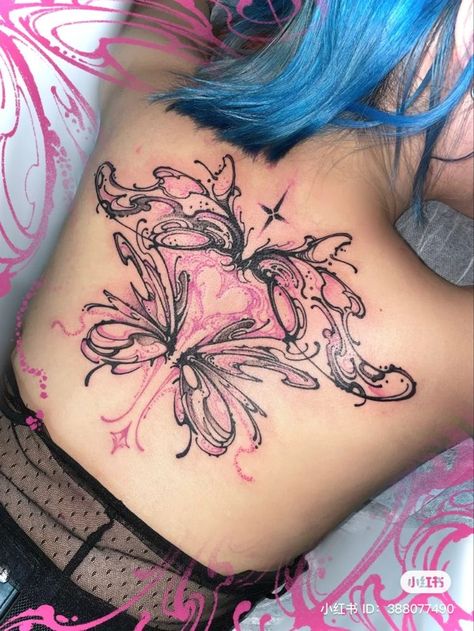 Tatoos Black Woman Back, Women Goth Tattoos, Kawaii Back Tattoo, Cute Dark Tattoos, Kawaii Goth Tattoo, Punk Pink Aesthetic, Black And Pink Tattoo, Goth Back Tattoo, Egirl Tattoos