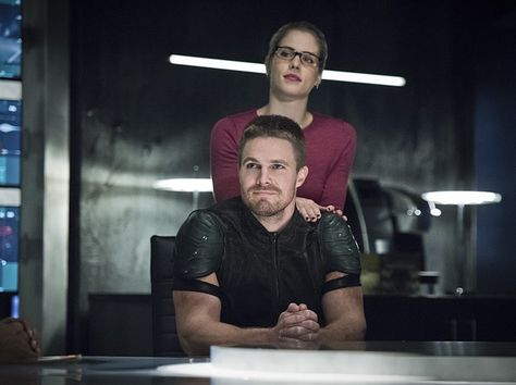 Arrow Serie, Arrow Season 4, Oliver Queen Arrow, Oliver Queen Felicity Smoak, Arrow Oliver And Felicity, John Diggle, Arrow Cast, Arrow Tv Series, Arrow Cw