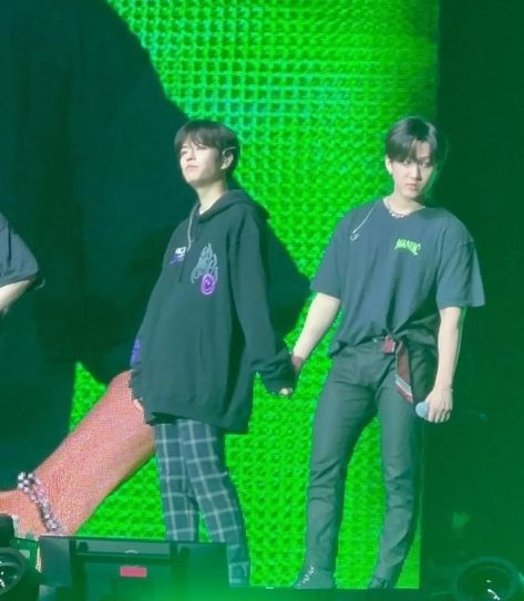 Seungmin Changbin, Savage Kids, Stray Kids Seungmin, Homeless Children, Group Photos, Kids Pictures, 귀여운 동물, On Stage, Lee Know