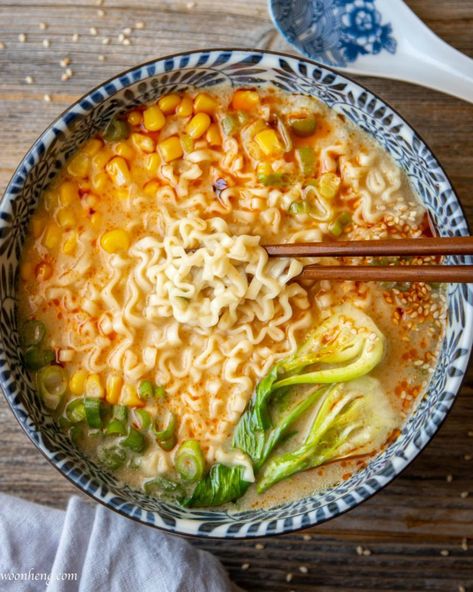 Vegan Miso Ramen, Vegan Ramen Recipes, Chili Oil Recipe, Vegetarian Ramen, Miso Ramen, Ramen Recipe, Vegan Ramen, Ramen Recipes, Vegan Soup