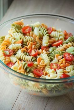 Salad Appetizer Cups, Tomato Pasta Salad, Classic Pasta Salad, Pasta Salad Dressing, Pasta Italiana, Rotini Pasta, Salad Pasta, Pasta Salad Italian, Pasta Salad Recipe