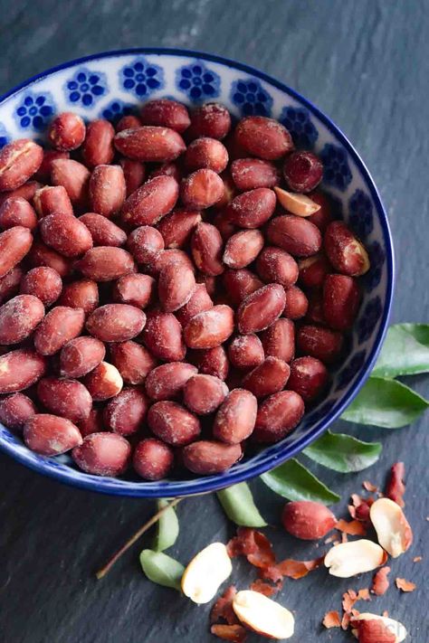 Air Fryer Peanuts Recipe, Roasted Peanuts Recipe, Vegetarian Chilli Con Carne, Reheat French Fries, Potato Appetizers, Air Fryer Recipes Vegetarian, Cilantro Chicken, Raw Peanuts, Product Photoshoot