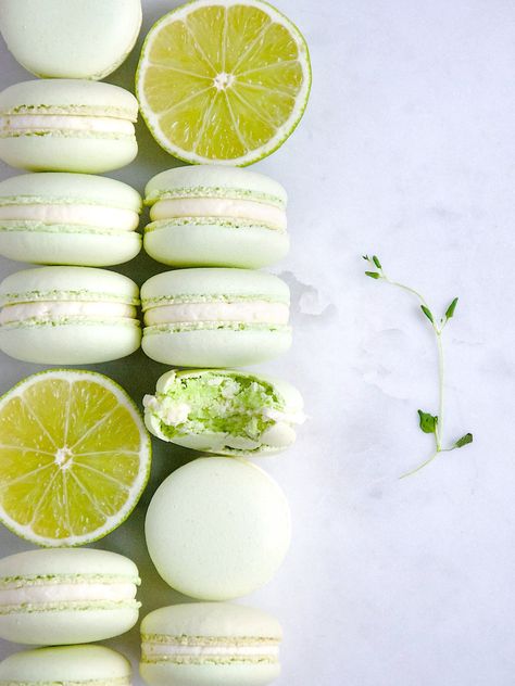 Macaroon Photography, Macaroons Photography, Macaron Photography, Lime Macarons, Sweet Photography, Macaron Flavors, Macaron Cookies, Dessert Photography, Macaroon Recipes