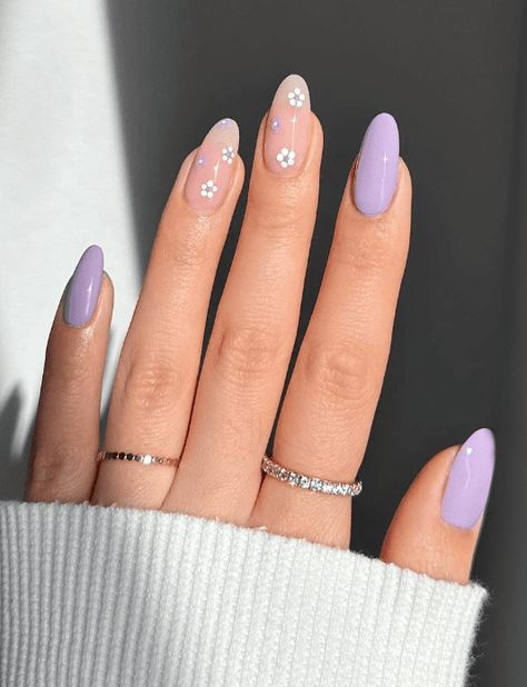 43 Awesome April Nails For Elevated Spring Vibes ⋆ Beautymone Lilac Inspired Nails, Soft Girl Nail Ideas, Lavender Hoco Nails, Purple Hoco Nails, Purple Nails Simple, Lilac Nails Design, Nail Art Cute, Hoco Nails, Manikur Kuku