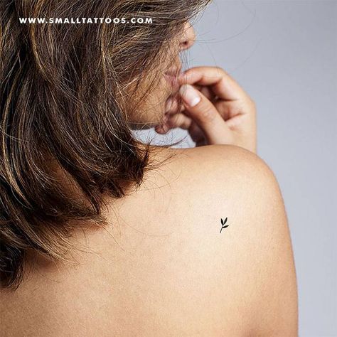 Hairstyles For Homecoming, Small Flower Tattoos For Women, Tattoos Nature, Dandelion Tattoo, Small Flower Tattoos, Tasteful Tattoos, Inspiration Tattoo, Shoulder Tattoos For Women, Classy Tattoos