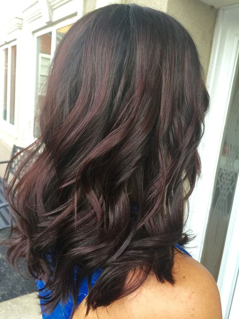 Red balayage with dark base / fall hair color ideas Dark Hair With Ombre, Red Balayage On Black Hair, Ombre Blonde Highlights, Dark Brown Hair Balayage, Dark Fall Hair Colors, Dark Fall Hair, Stacked Haircuts, Fall Hair Color Ideas, Red Balayage