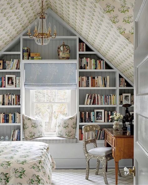 19 Small Attic Bedroom Ideas That Maximise Space 6 Bedrooms With Slanted Ceilings, Small Attic Bedroom Ideas, Small Attic Bedroom, Built In Bookshelves, Casa Garage, Glam Pad, Small Attic, Slanted Ceiling, Attic Bedrooms