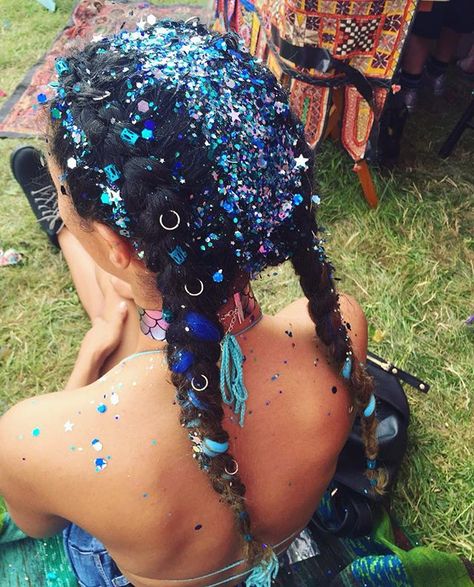 BLUE CHUNKY GLITTER MIX Available online now // Link in bio ✨✨✨✨✨ Glitter Roots Hair, Glitter Roots, Coachella Hair, Festival Braids, Retro Photoshoot, Glitter Jumpsuit, Festival Glitter, Mardi Gras Costumes, Glitter Wine