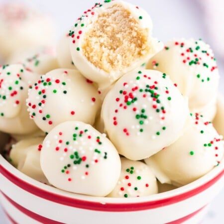 Sugar Cookie Truffles - Family Fresh Meals Sugar Cookie Balls, Sugar Cookie Truffles, Cookie Balls Recipe, Lofthouse Sugar Cookies, Cookie Truffles, Truffle Cookies, Christmas Truffles, Truffle Salt, Fresh Meals