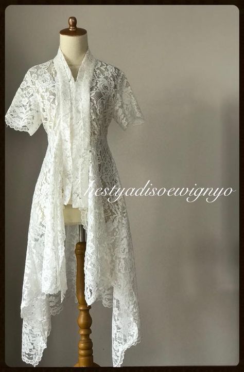 Kebaya Lace Modern, Kebaya Modern Simple, Dress Kebaya Modern, Renda Kebaya, Kebaya Simple, Mix And Match Outfits Hijab, Model Dress Batik, Kebaya Lace, Batik Dress Modern