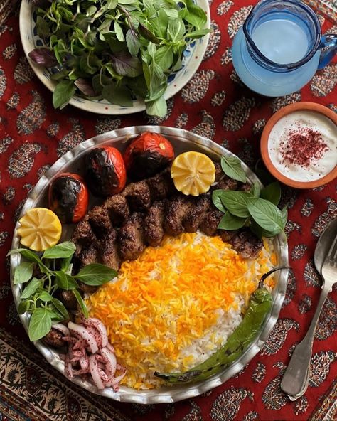 Iranian Dishes, Iran Food, Iranian Food, Nice Food, Playstation Controller, Persian Food, Fancy Desserts, Snap Food, Turkish Recipes