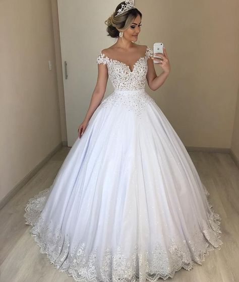 Lace And Tulle Wedding Dress, Wedding Dress Buttons, Princess Ball Gowns, Top Wedding Dresses, Wedding Dresses Beaded, Princess Wedding Dresses, Wedding Dress Trends, Princess Wedding, Best Wedding Dresses