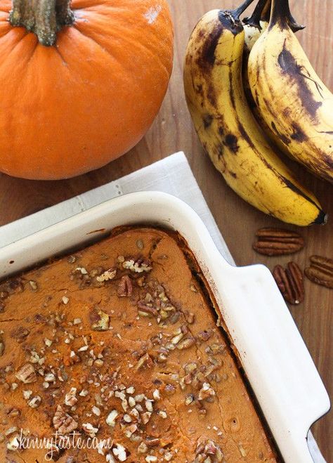 Baked oatmeal with ripe bananas, pumpkin and pecans is the perfect way to start your morning! When this first came out of the oven, I wasn't so sure...but after my first bite I knew I had a winner! Pumpkin Nut Bread, Breakfast Meats, Pumpkin Baked Oatmeal, Autumn Breakfast, Healthy Pancakes, Turkey Time, Pumpkin Banana, Banana Breakfast, Pumpkin Oatmeal