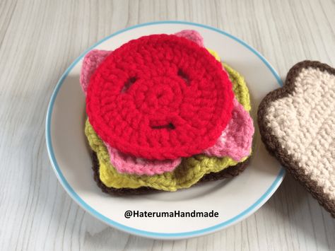 Sandwich Crochet, Tomato Slice, Crochet Cupcake, Food Pillows, Play Kitchens, Food Play, Deli Sandwiches, Crochet Toys Free, Crochet Fun