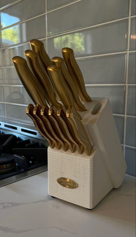 Kitchen Stuff Aesthetic, Gold Decor Kitchen, Gold Kitchen Utensils, Luxury Kitchenware, Kitchen Essentials List, Kitchen Decor Collections, Crockery Design, House Organisation, House Essentials