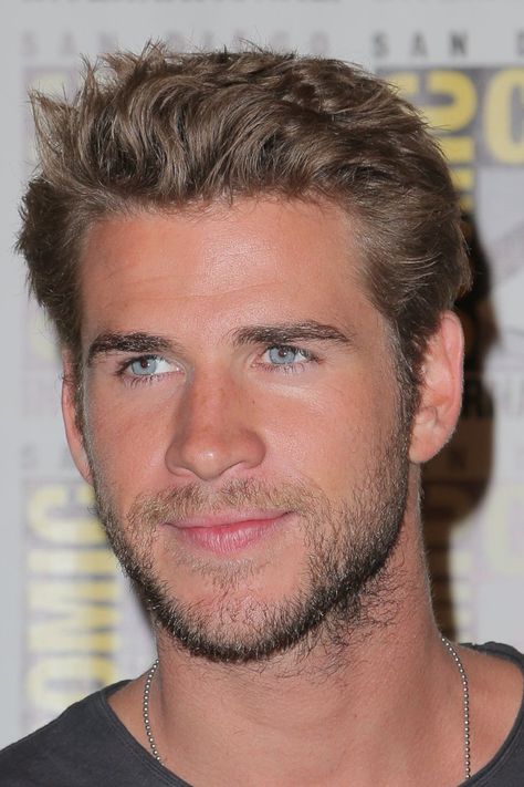 Pin for Later: 67 Celebrities Who Look Even Hotter Thanks to Their Scruff Liam Hemsworth                                                                                                                                                                                 More Luke Hemsworth, Hemsworth Brothers, Boxing Images, Famous Personalities, Manly Men, Men Haircut, Liam Hemsworth, Corte De Cabelo Masculino, Celeb Crushes