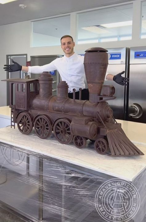 Amaury Guichon chef | Chocolate Train 🤎 | Facebook Chocolate Sculptures Art, Chocolate Guy, Sugar Sculpture, Chocolate Display, Chocolate Board, Chocolate Hacks, Amaury Guichon, Chocolate Designs, Chocolate Sculpture