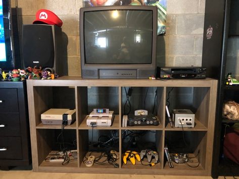 Retro Nintendo setup Crt Tv Gaming Setup, Crt Tv Setup, Nintendo Setup, Snug Ideas, Video Game Organization, Retro Nintendo, Retro Games Room, Game Setup, Crt Tv