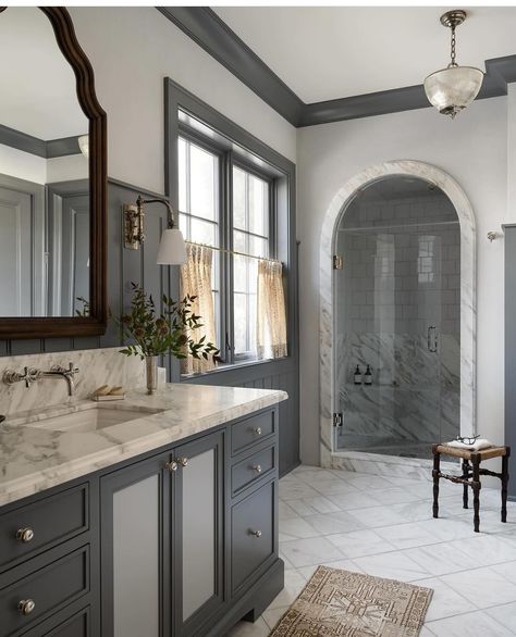 Ann-Morris Inc. (@annmorrisnewyork) • Instagram photos and videos Spanish Colonial Bathroom, Whittney Parkinson Design, Whittney Parkinson, Vivir Design, Updated Victorian, Guest Bathroom Design, Cottage Style Bathrooms, Georgia Style, Victorian Farmhouse