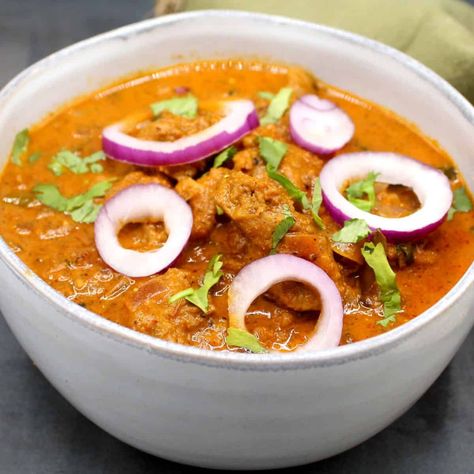 Vegan Indian Pepper "Chicken" Vegan Chicken Paprikash, Vegan Curry Recipes, Chicken Paprikash, Recipes With Chicken And Peppers, Vegan Indian Recipes, Jeera Rice, Spinach Curry, Chicken Masala, Pepper Chicken