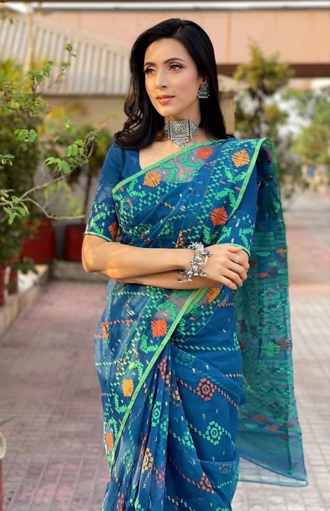 Bangladeshi Saree, Party Saree, Classy Party, Dhakai Jamdani Saree, Simple Saree Designs, Grey Saree, Cotton Saree Designs, Modern Saree, Party Sarees