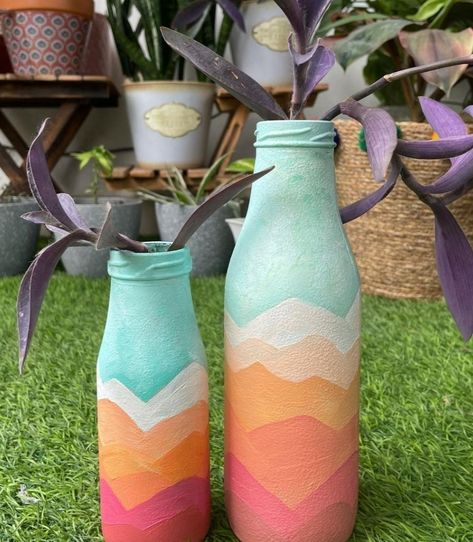 Bottles Decoration Diy, Bottle Art Projects, Painting Glass Jars, Hand Painted Wine Bottles, Glass Painting Designs, Glass Bottle Diy, Diy Glass Bottle Crafts, Glass Bottles Art, Diy Jar Crafts