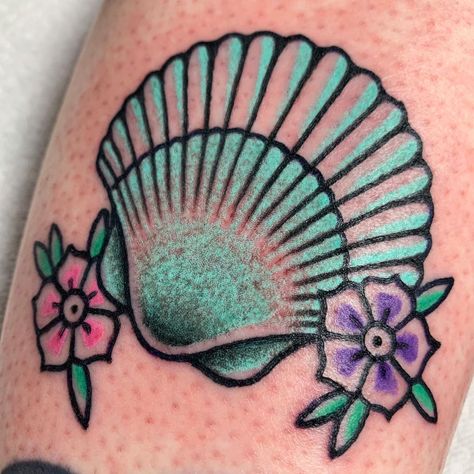 Sea Shells Tattoo Ideas, Shell Tattoo, Tropical Tattoo, Abstract Tattoo Ideas, Shell Tattoos, Traditional Tattoo Designs, Full Leg Tattoos, Throat Tattoo, Nautical Tattoo