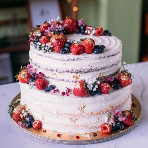 “Two-Tier Rustic Floral Berry Cake - Custom Bakes by Edith Patisserie #delicious #cake #berry #weddingcakes - Finds of #FilkinaScarves on #Etsy  ” Berry Cake, Wedding Cake Rustic, Wedding Dessert, Delicious Cake, Cupcake Cake, Floral Cake, Food Cakes, Pretty Cakes