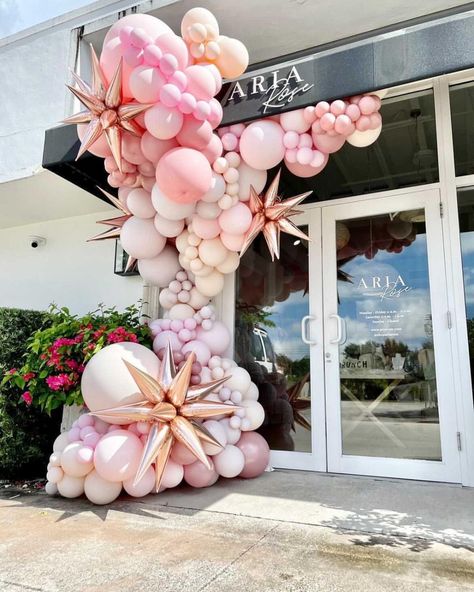 THE EVENT COLLECTIVE ✖️ (@theeventcollectivex) • Instagram photos and videos Balloon Decorations Without Helium, Simple Balloon Decoration, Balloon Bar, Who Run The World Girls, Baby Shower Balloon Decorations, Who Run The World, Bridal Shower Balloons, Garland Decoration, Diy Balloon Decorations