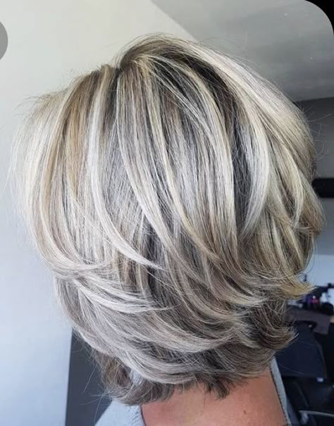 Silver Hair Color, Gray Hair Highlights, Mom Hairstyles, Short Layered Haircuts, Pinterest Hair, Penteado Cabelo Curto, Short Hair With Layers, Short Bob Hairstyles, Great Hair