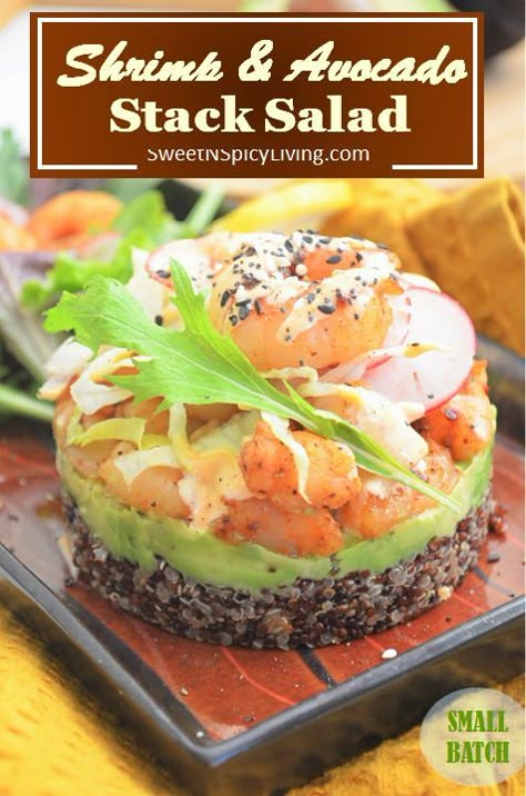 A light hearty healthy Shrimp and Avocado Stack Quinoa Salad perfect for an impressive appetizer or a light lunch when you do not have time for a long lunch time. Salad Cake Ideas, Stacked Salad Ideas, Quinoa Bowl Recipes Healthy, Stacked Salads, Shrimp Tower, Shrimp Stack, Salad Plating, Avocado Tartare, Bite Size Appetizers Easy