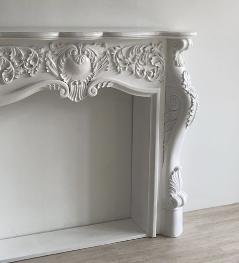 French Home Style, Mirror Decor Living Room, Fake Fireplace, Parisian Decor, Faux Fireplace Diy, Fireplace Mantel Decor, Dark Home Decor, Faux Fireplace, Fireplace Surround