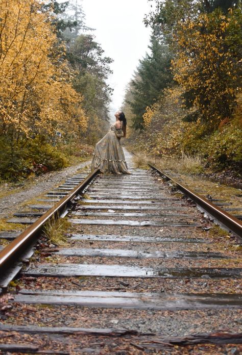 Railway Pictures Ideas, Senior Pics On Railroad Tracks, Senior Photos Train Tracks, Railroad Tracks Photoshoot, Train Track Poses, Railway Photoshoot, Railroad Track Photoshoot, Warrior Photoshoot, Track Poses