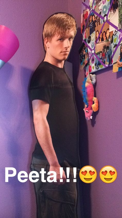 My friend has a cardboard cutout of Peeta!! Peeta Mellark Cardboard Cutout, Peeta Mellark Pictures, Josh Hutcherson Peace Sign, Peeta Mellark Full Body Pic, Peeta Mellark Photo, Hunger Games Jokes, Josh And Jennifer, Hunger Games Peeta, Dream Birthday