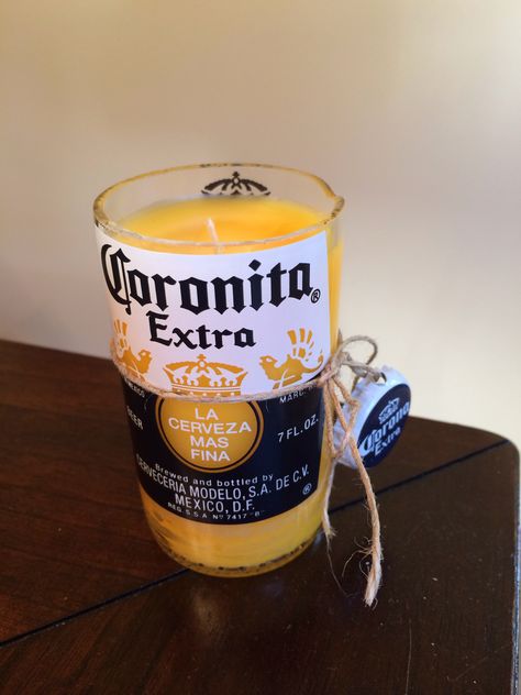 Candle made out of a Coronita bottle. Lime scented. My boyfriend drank the beer, I cut the glass and made the candle. He liked helping me with this project. Making A Candle, Candle Making Machine, Upcycled Bottles, Beer Candle, Twine Crafts, Candle Diy, Candle Making Wax, Man Candle, Candle Supplies