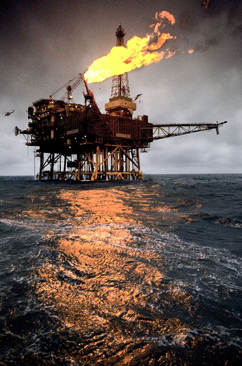 Photographs of North Sea Oil Platforms Water Well Drilling Rigs, Oil Rig Jobs, Oilfield Life, Petroleum Engineering, Texas Oil, Water Well Drilling, Oil Platform, Oil Drilling, Marine Engineering